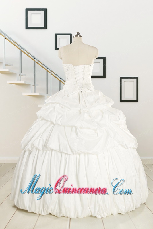2015 White Taffeta Dresses For a Quinceanera with Beading and Pick Ups