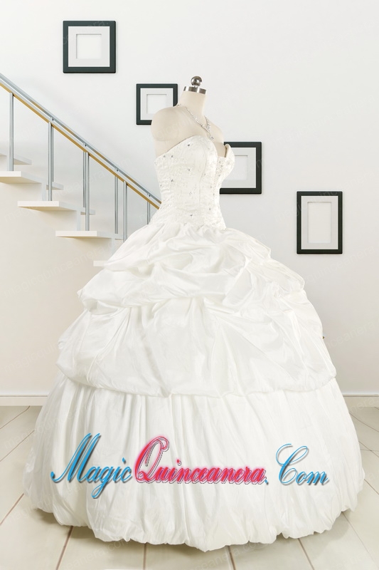 2015 White Taffeta Dresses For a Quinceanera with Beading and Pick Ups