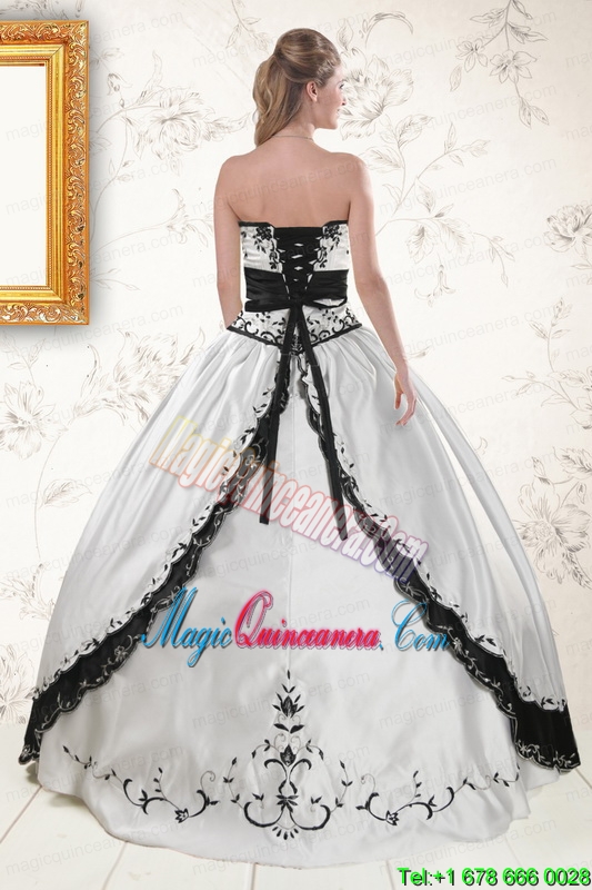2015 Exquisite Embroidery Quinceanera Dresses in White and Black