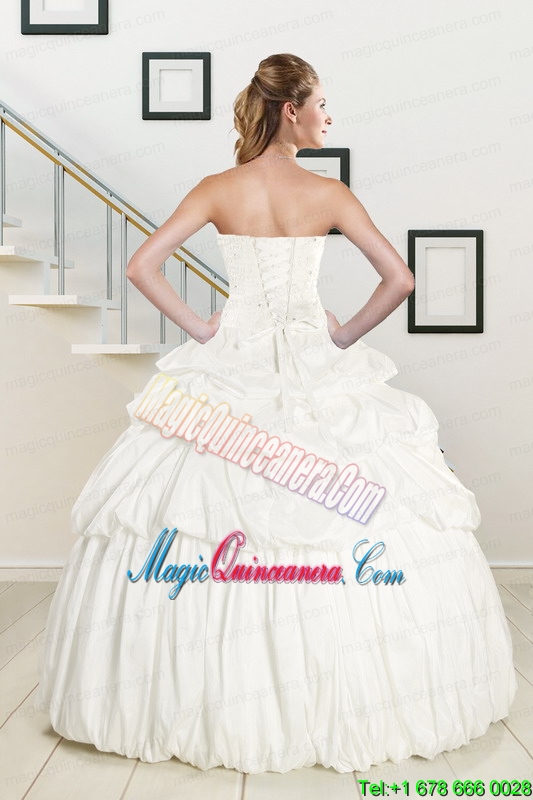 2015 White Taffeta Dresses For a Quinceanera with Beading and Pick Ups
