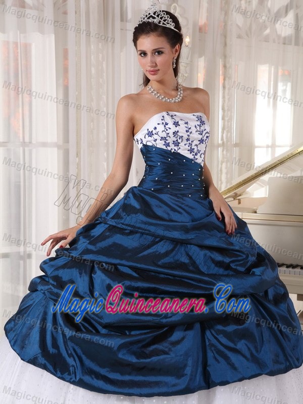 Embroidery and Pick ups Quinceanera Gowns Dresses in White Navy Blue