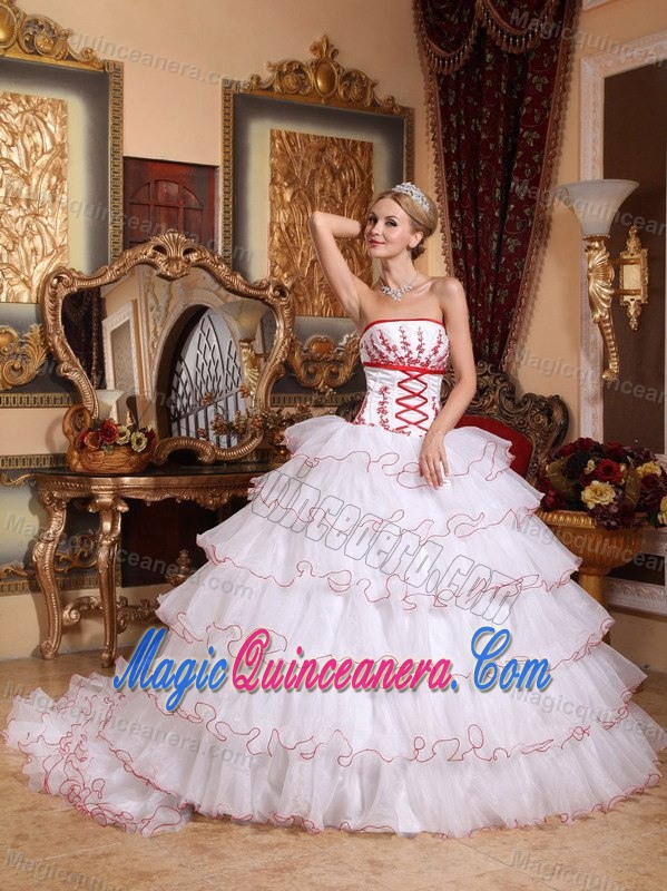 Brush Train White Sweet Sixteen Dresses with Red Appliques Frills