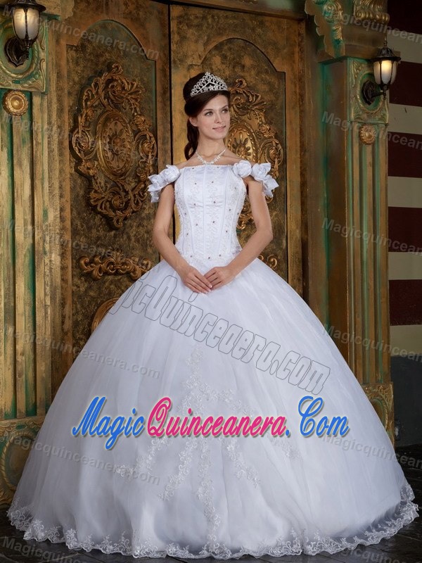 Flowery Off Shoulder Appliqued White Sweet 15 Dress in Adjuntas