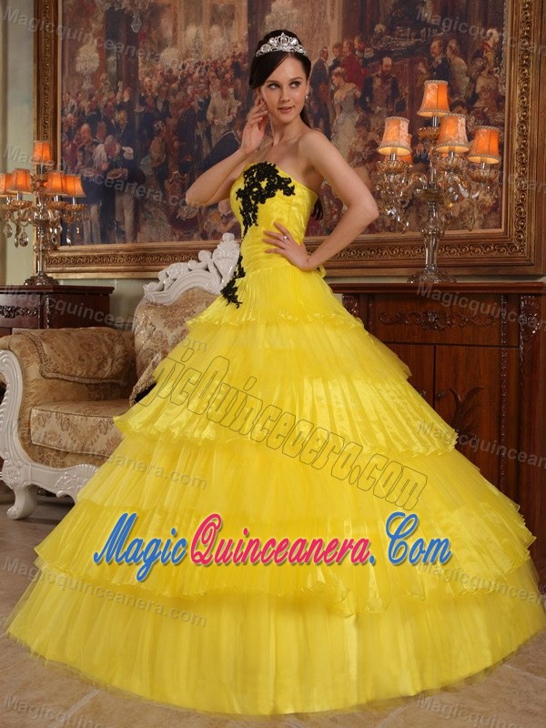 Yellow Ruffled Layers Sweet 15 Dresses with Black Appliques