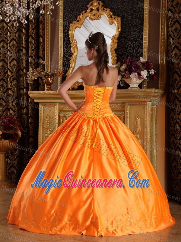 Luxury Orange Dress for Sweet 16 with Embroidery and Bowknot