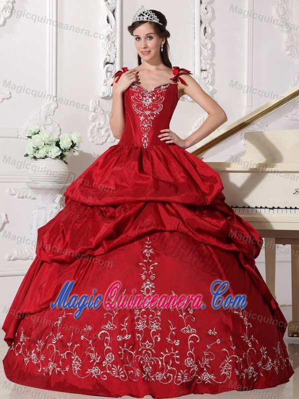 Spaghetti Straps Wine Red Dress for Sweet 15 with Embroidery