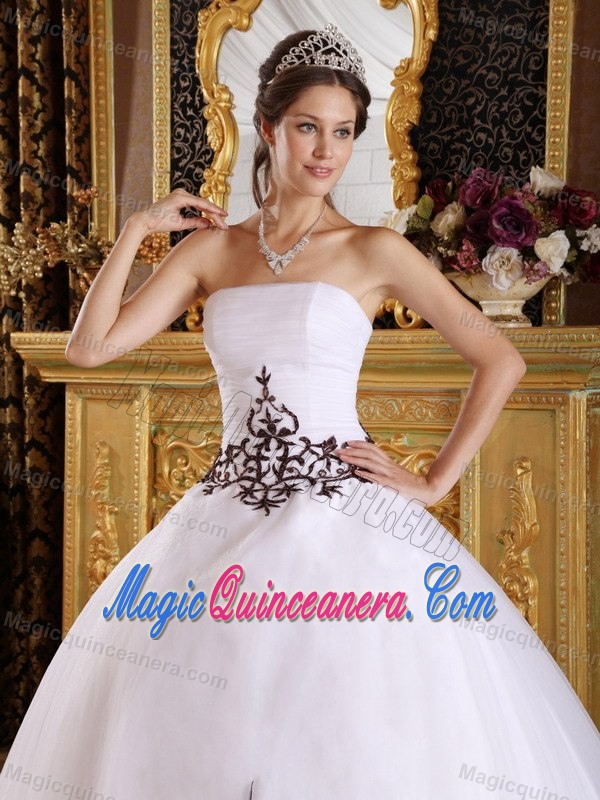 Low Price White Ball Gown Sweet 16 Dresses with Embroidery