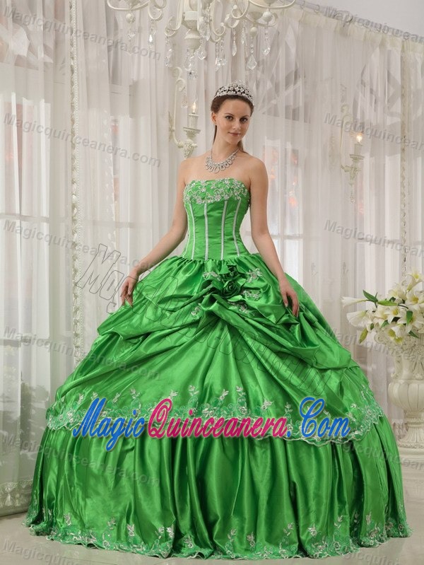 Spring Green Beaded Taffeta Quinceanera Dresses with Lace Hem