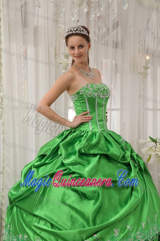 Spring Green Beaded Taffeta Quinceanera Dresses with Lace Hem