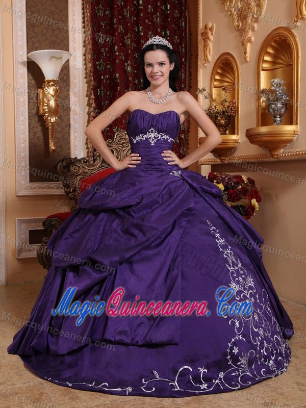 Purple Embroidery Sweetheart Pick Ups Quinceanera Dresses