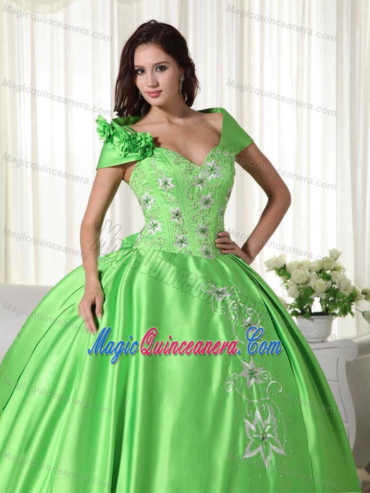 Off The Shoulder Spring Green Embroidery Quinceanera Gowns