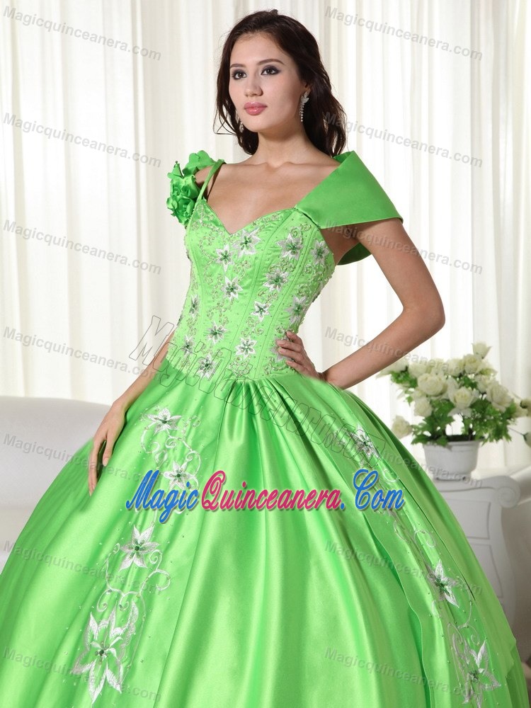 Off The Shoulder Spring Green Embroidery Quinceanera Gowns