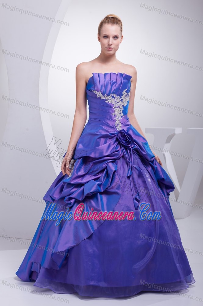 Appliqued Purple Dress for Sweet 16 with Flower in Guastatoya