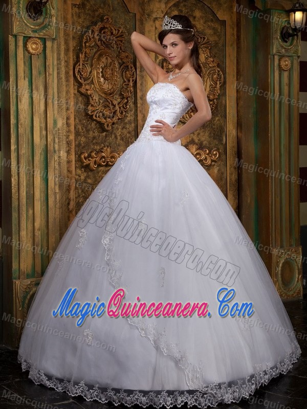 Lovely Lace Hem Decorate Strapless Dresses for a Quinceanera in White