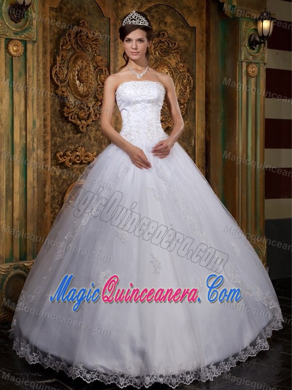 Lovely Lace Hem Decorate Strapless Dresses for a Quinceanera in White
