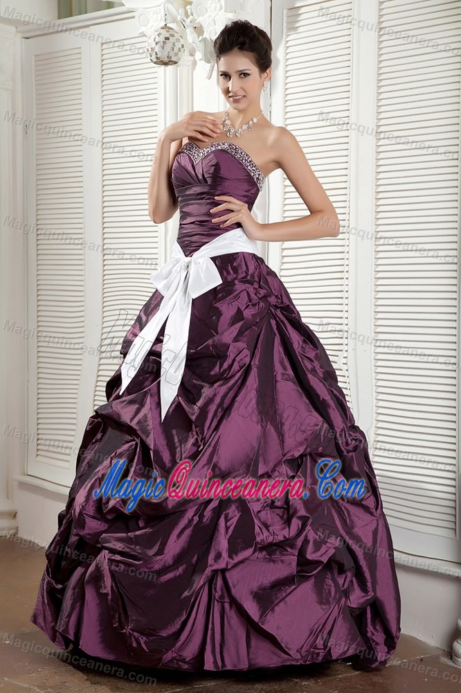 Beaded Sweetheart Dark Purple Quinceanera Dresses with Bow in Idaho