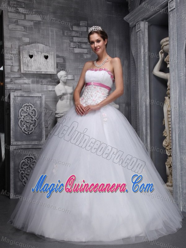 Sweet White Beaded and Appliques Quinceanera Dresses Strapless Tulle