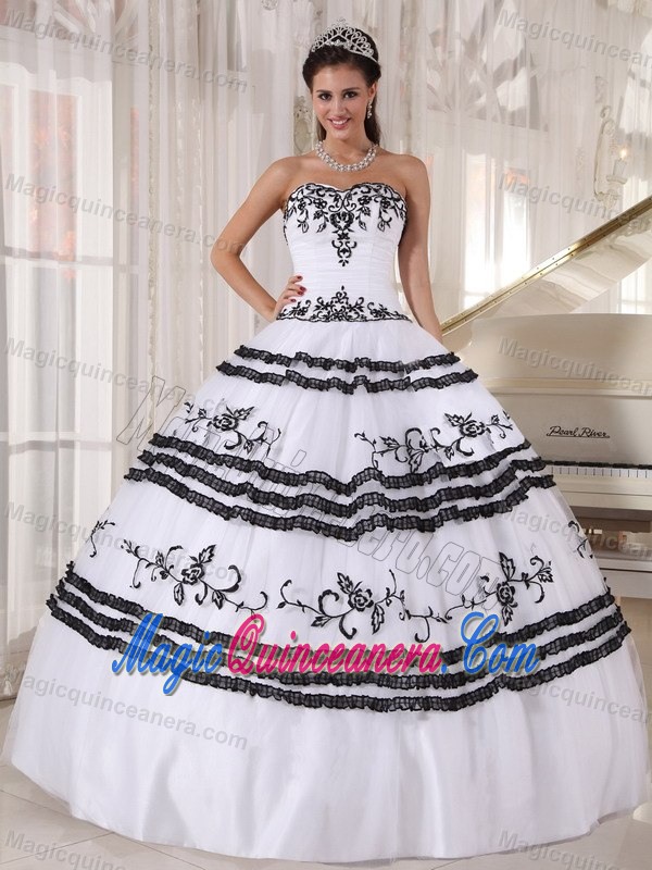 Sweetheart Embroidery Tulle Sweet 15 Dresses on Discount for Georgia