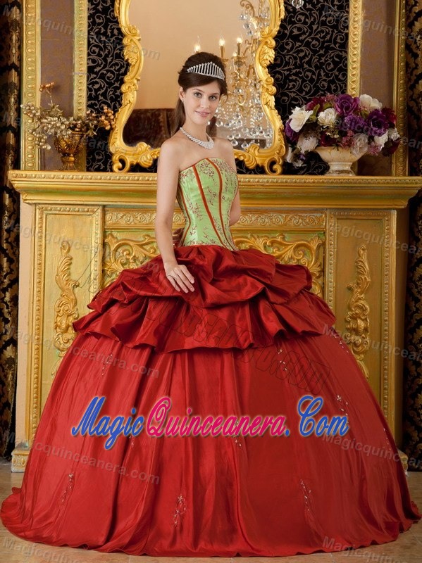 Sophisticated Strapless Quinceanera Gown with Pick-ups in Townsville