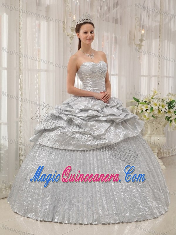 Discount Silver Dresses for Quince Sweetheart with Pick-ups and Pleat