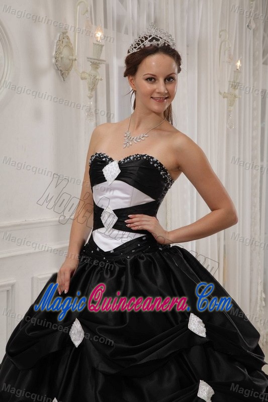 Fabulous Black and White Quinceanera Party Dress Beaded Sweetheart