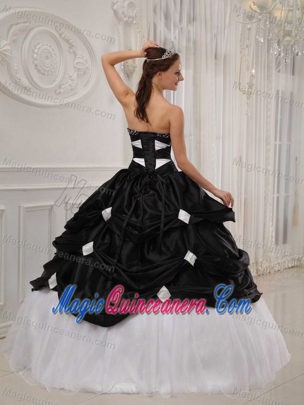 Fabulous Black and White Quinceanera Party Dress Beaded Sweetheart