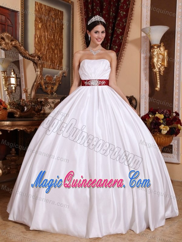 Princess White Strapless Sweet Sixteen Dress Appliques with Bowknot