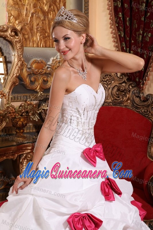 White Sweetheart Beading Dresses for a Quince with Bows in Winnipeg