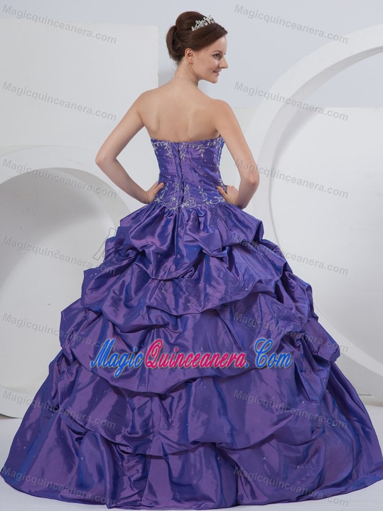 Purple Taffeta Sweetheart Quinceanera Dress with Embroidery and Pick-ups