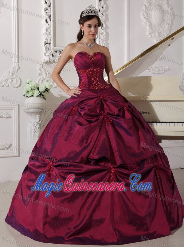 Burgundy Sweetheart Quinceanera Gown Dress by Taffeta with Appliques