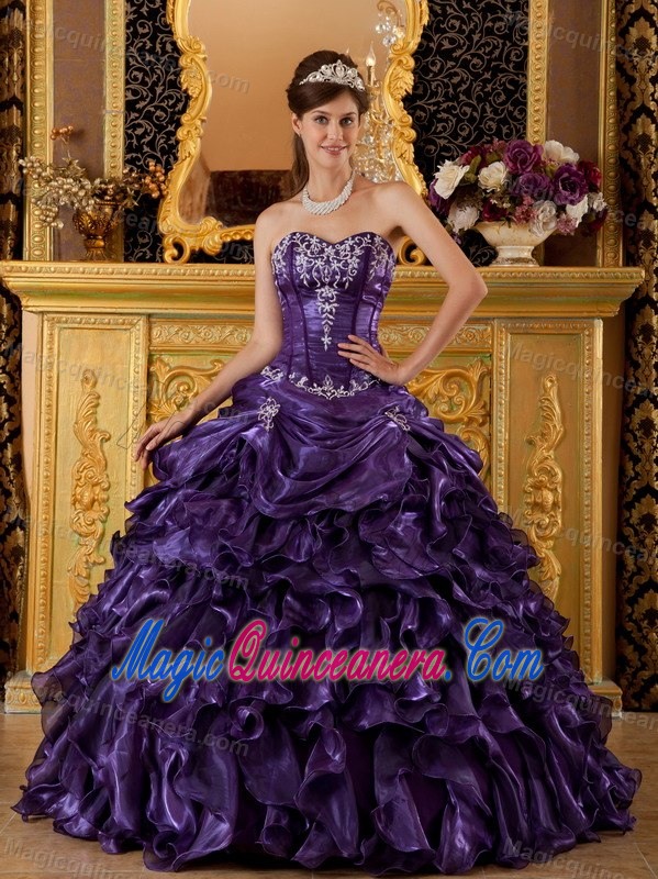 Dark Purple Organza Sweetheart Dresses of 15 with Ruffles Appliques