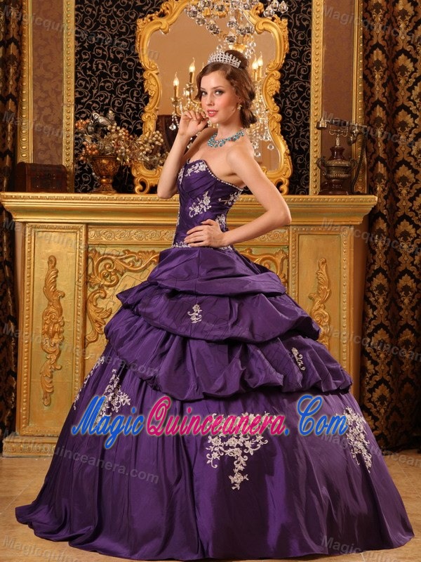 Appliqued Sweetheart Dresses of 15 in Purple in Santo Andre Brazil