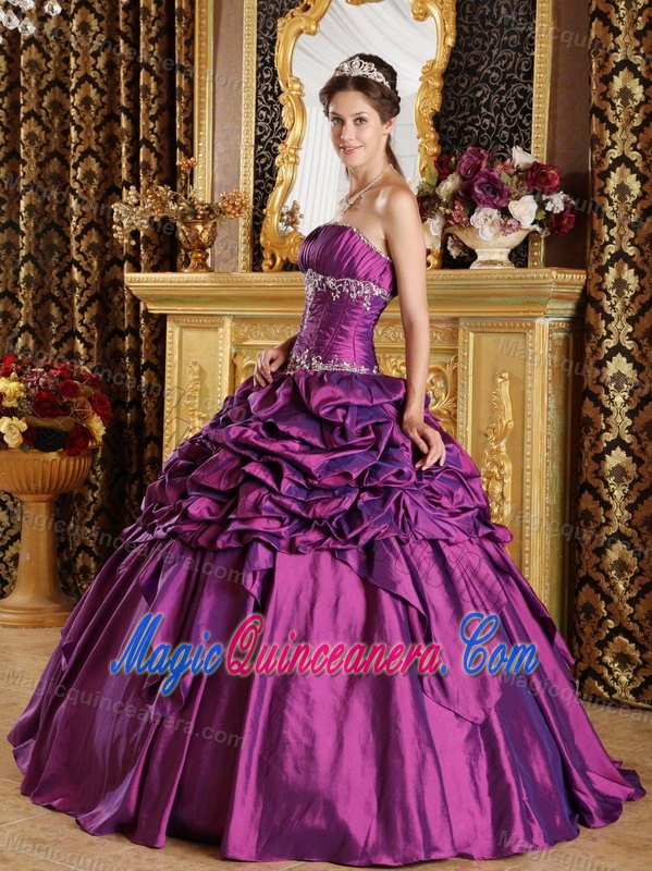Strapless Purple Taffeta Dresses for Quinceaneras with Pick-ups and Ruffles