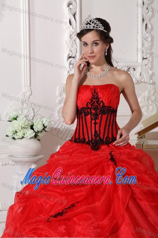 Red Dresses for Quinceanera Strapless with Embroidery and Pick-ups