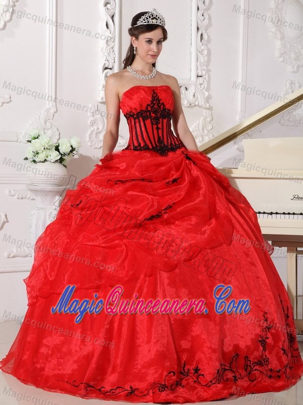 Red Dresses for Quinceanera Strapless with Embroidery and Pick-ups