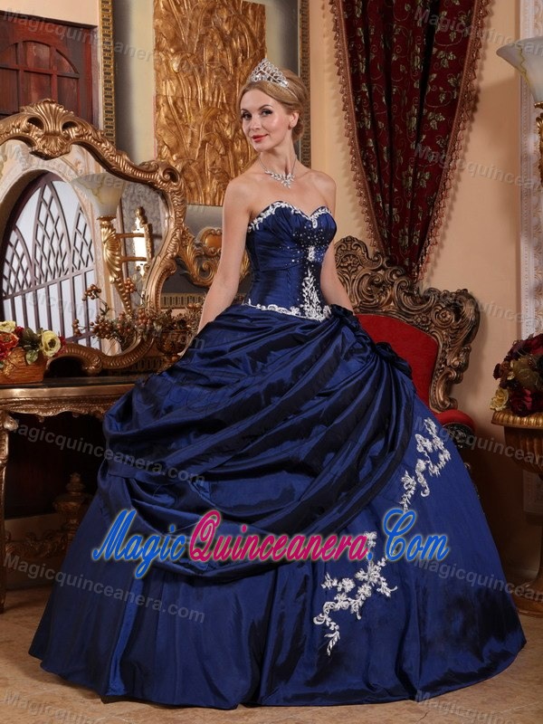 Appliqued Navy Blue Sweetheart Quinceanera Gowns with Pick ups