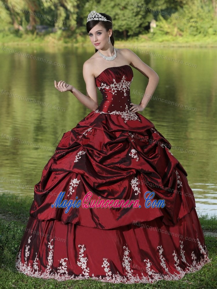 Wine Red Strapless Quinceanera Dresses with Appliques and Pick ups