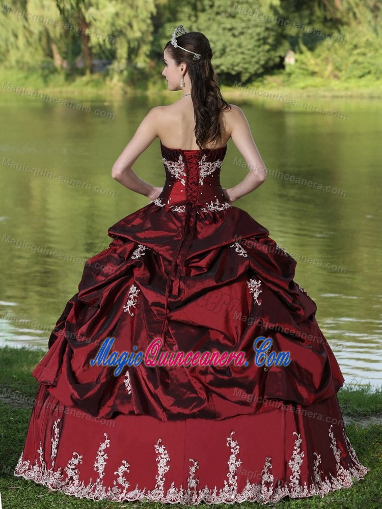 Burgundy Taffeta Dresses for A Quinceanera with Embroidery Accent