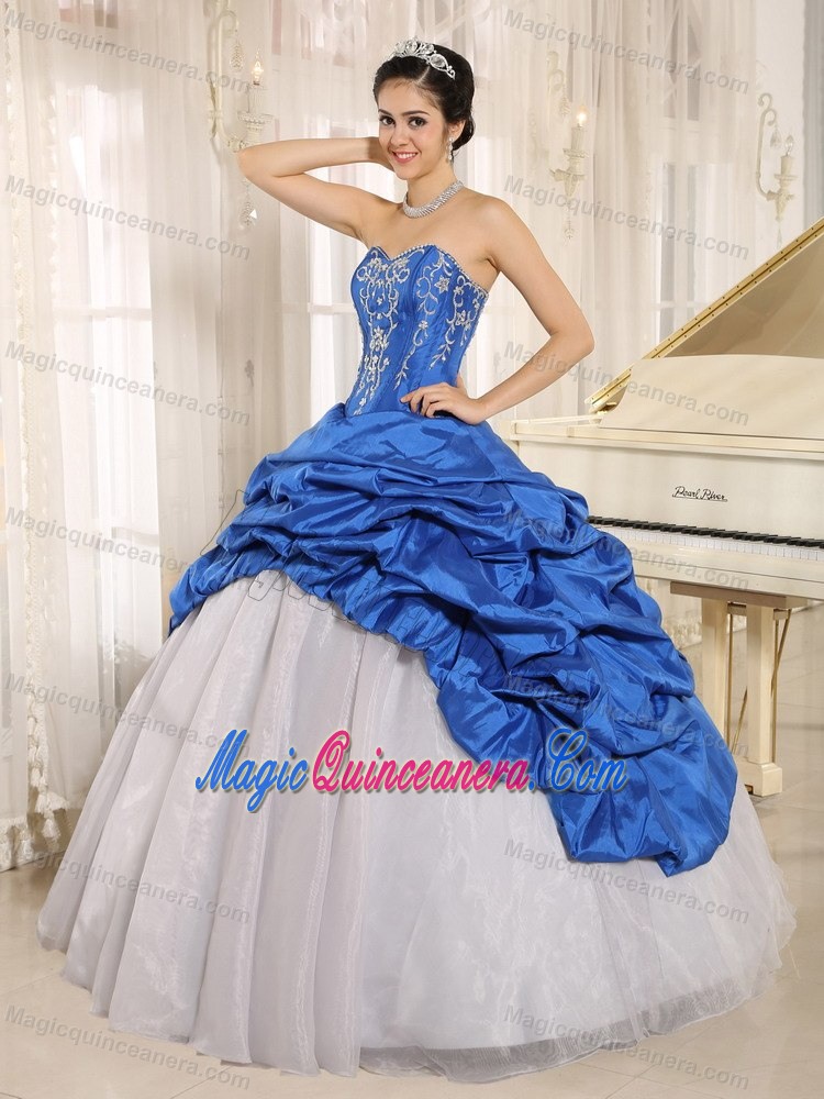 Vestidos Blue and White Para Quinceaneras with Embroidery and Pick-ups