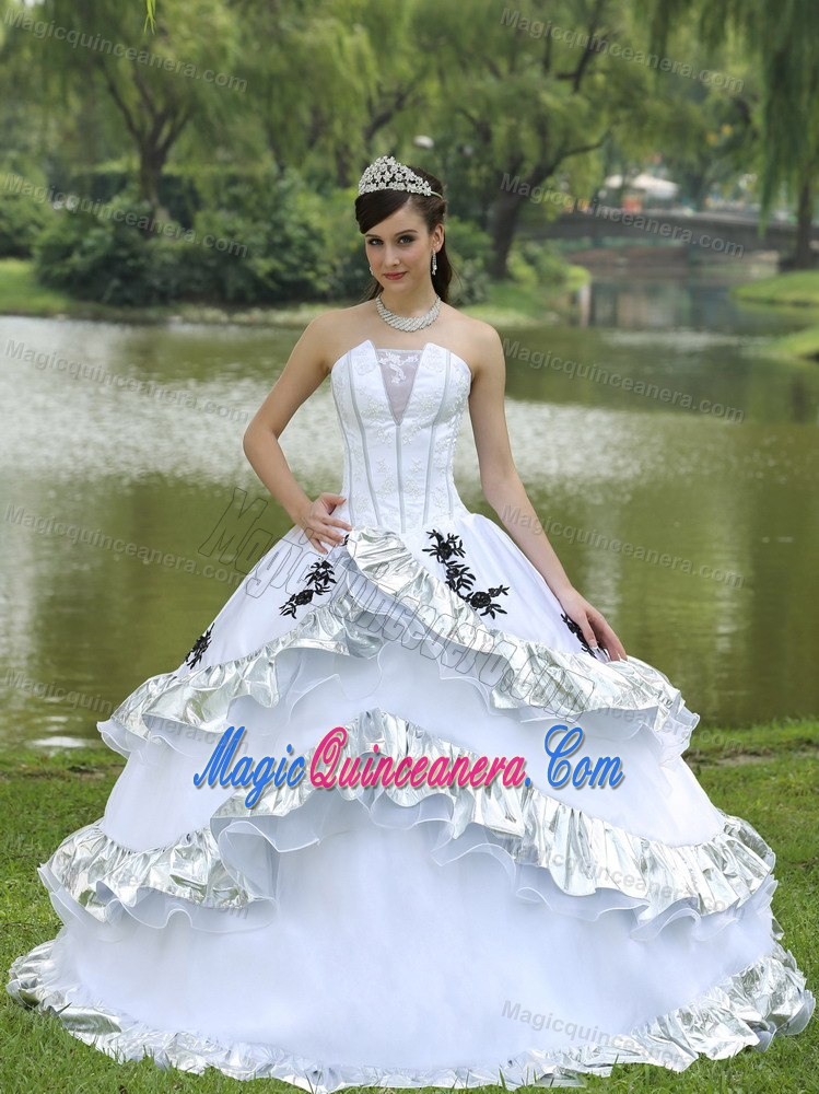 White Strapless Quinceanera Dresses with Appliques and Flouncing