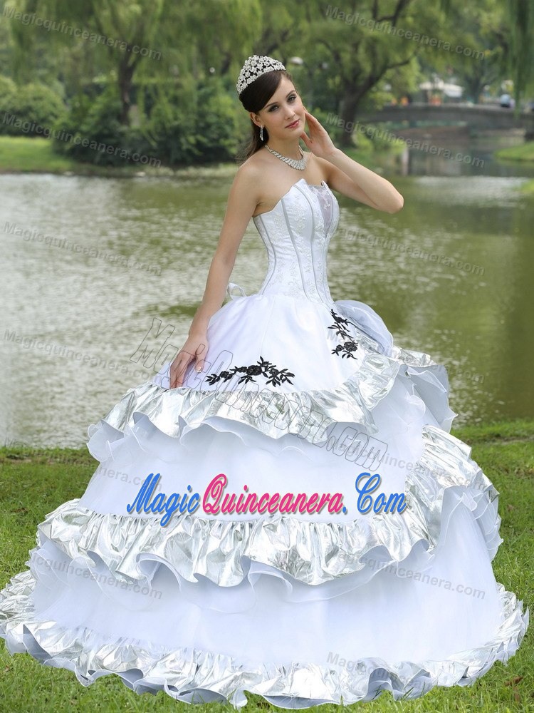 White Strapless Quinceanera Dresses with Appliques and Flouncing