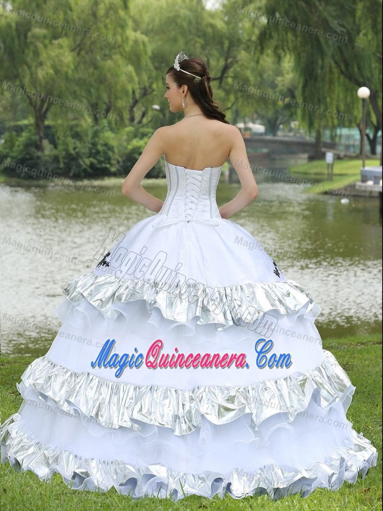 White Strapless Quinceanera Dresses with Appliques and Flouncing