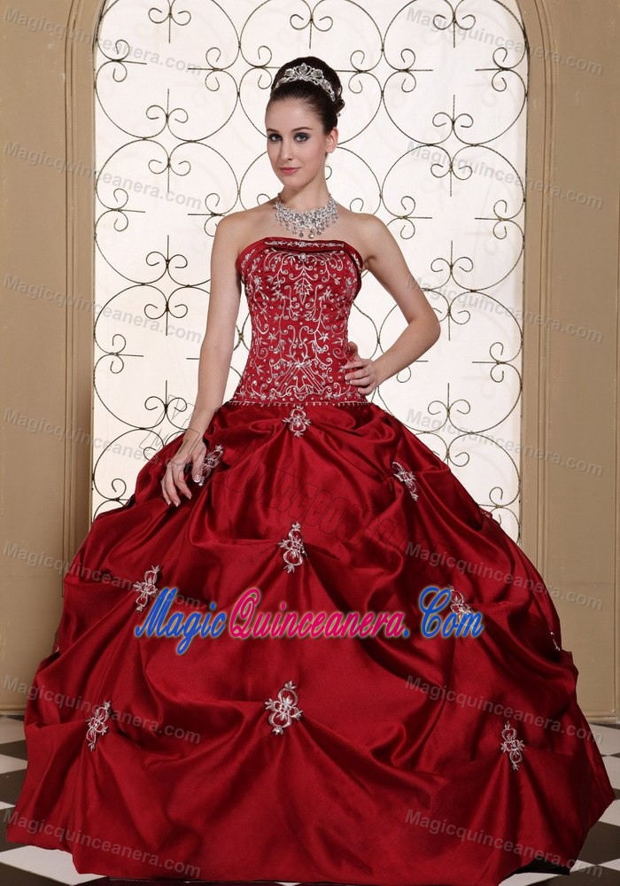 Embroidery and Pick ups Accent Red Strapless Quinceanera Gowns