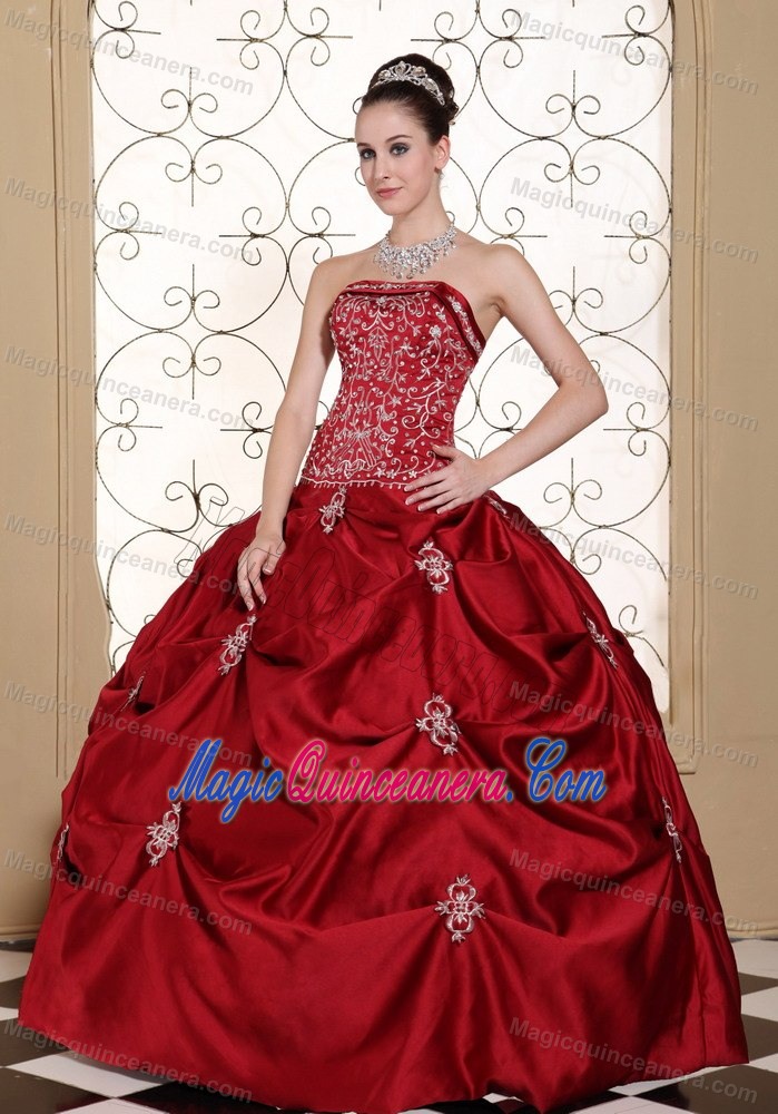Embroidery and Pick ups Accent Red Strapless Quinceanera Gowns