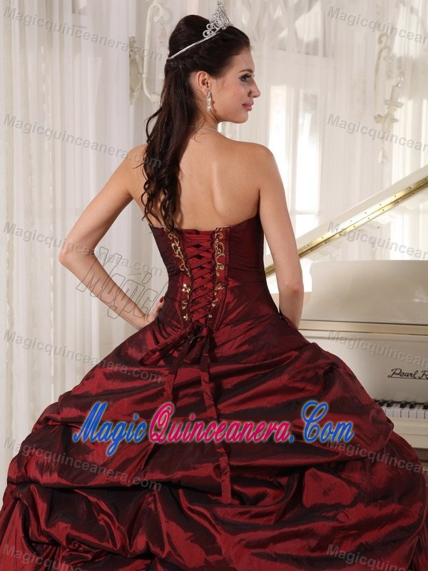 Burgundy and White Sweetheart Sweet 16 Dresses Appliques Pick ups