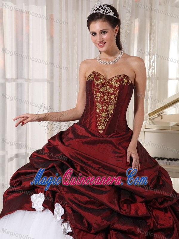 Burgundy and White Sweetheart Sweet 16 Dresses Appliques Pick ups