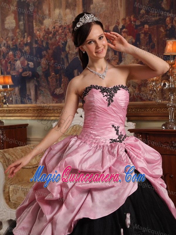 Rose Pink and Black Sweetheart Quinceanera Gown Dresses Appliques