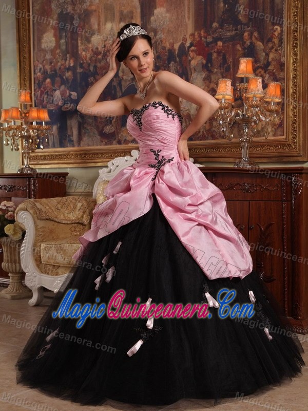 Rose Pink and Black Sweetheart Quinceanera Gown Dresses Appliques