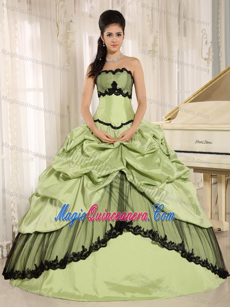 Black and Yellow Green Quinces Dresses Pick ups in Brasilia Brazil