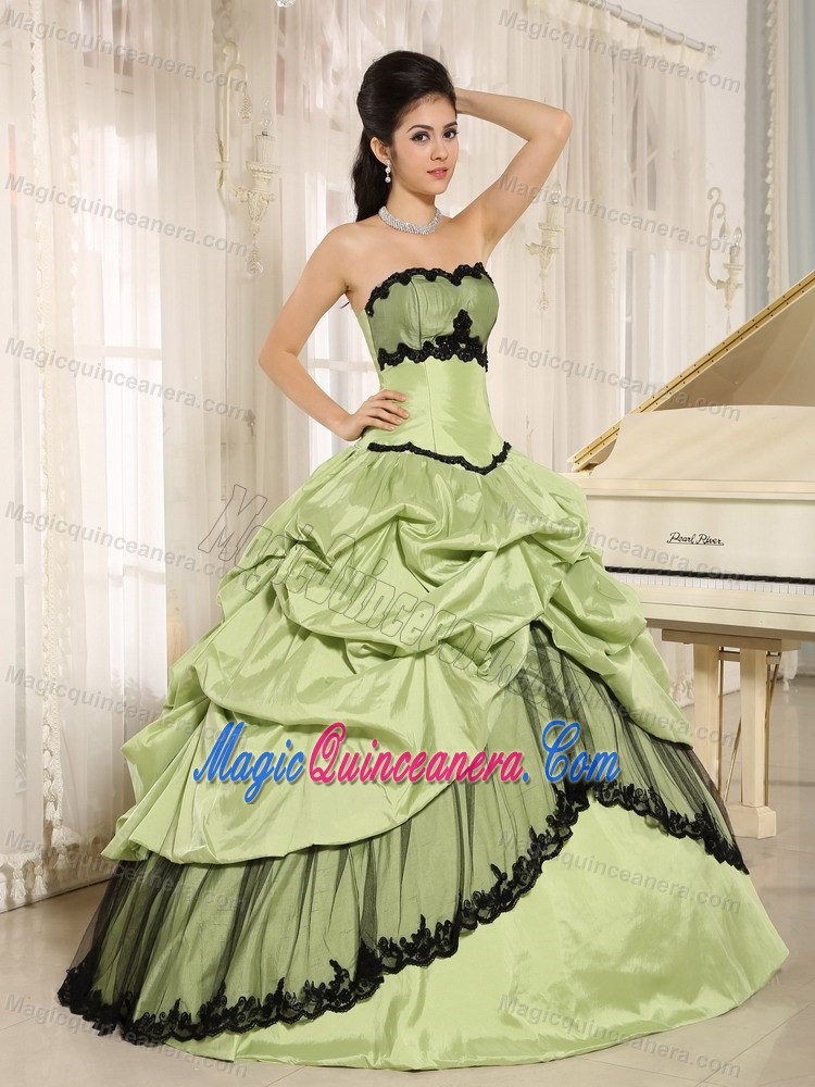 Black and Yellow Green Quinces Dresses Pick ups in Brasilia Brazil